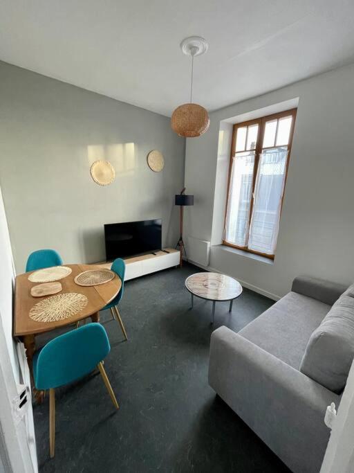 Appartement Idealement Situe Charleville-Mezieres Exterior photo